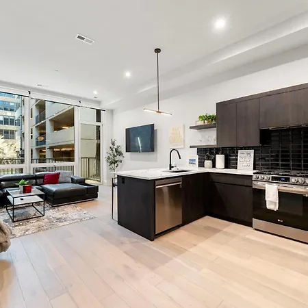River North Central Home With Balcony